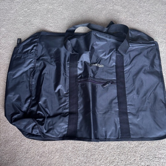 Calvin Klein black large duffel/ travel bag unisex - Picture 1 of 4